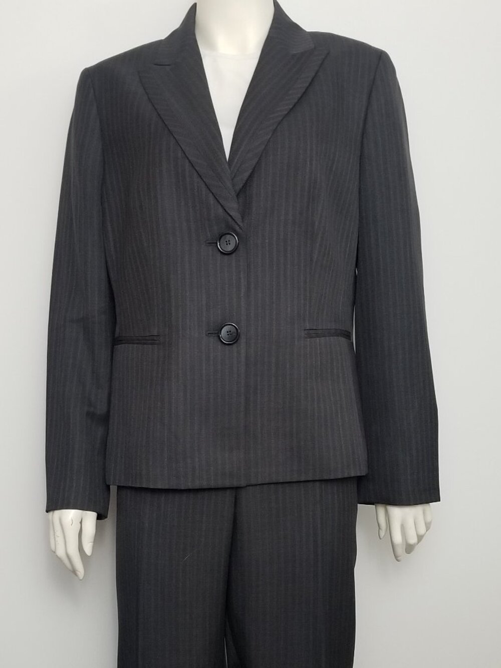 Le Suit Grey Pinstripe Pant Suit - Size 16 - New With Tags